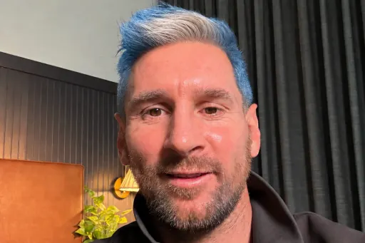 Supporter flag hair